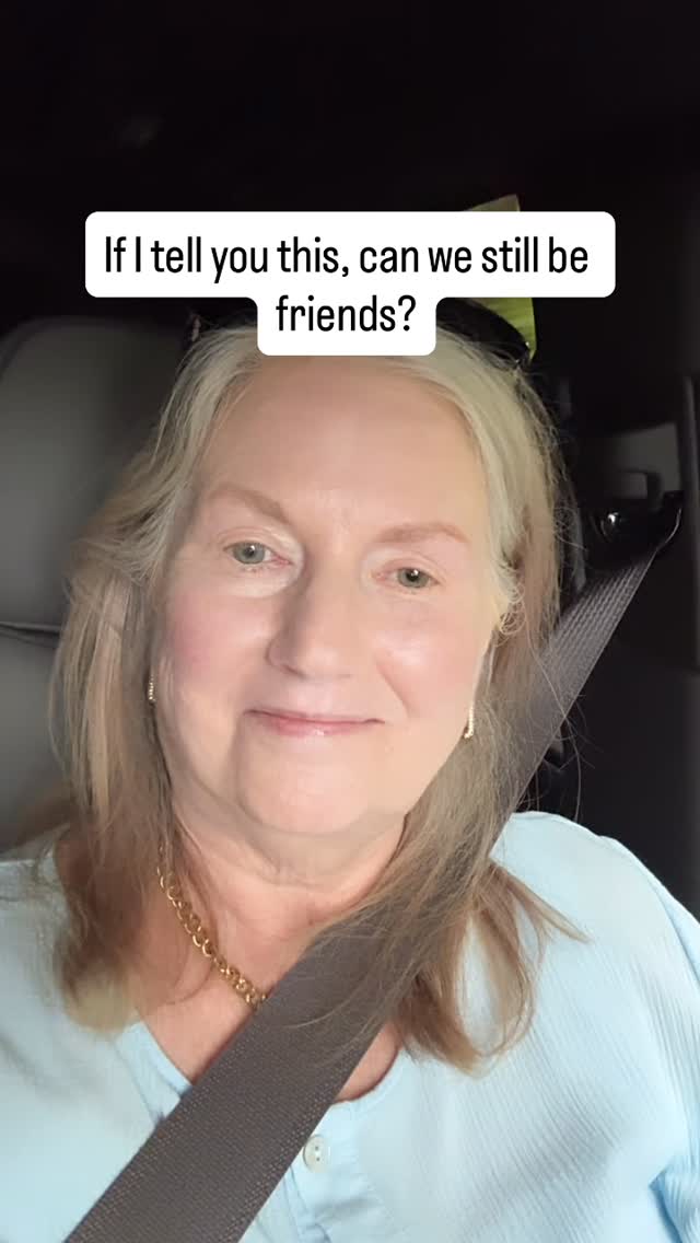 We’re all guilty of zooming in on our own “flaws.” The hair out of place, the line around the eye, the thing only we notice.
But the truth? People notice your energy long before they notice anything else.
So smile, sip your Diet Coke, and remember that confidence is the real glow-up. 💫
#RealTalk #Confidence #dietcoke #peacockspretties