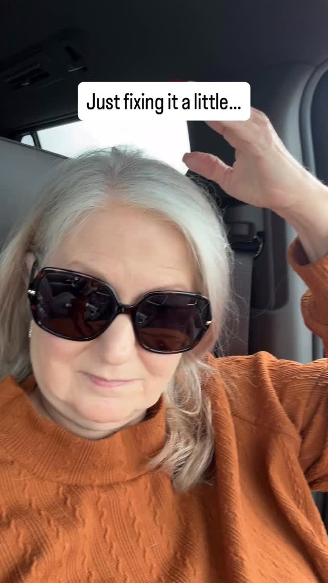 Who needs highlights when life does it for you? ✌️
Every silver strand tells a story — of laughter, lessons, and a little extra sparkle earned along the way.
Here’s to loving what time creates. 💫
#SilverStrands #GracefullyGray #ConfidenceLooksGoodOnYou #PeacocksPretties #LakeLifeStyle #Over60AndStylish #SilverAndStrong
#jbloom